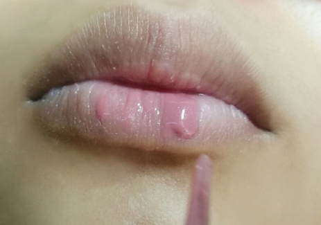 唇彩和口紅哪個危害大？