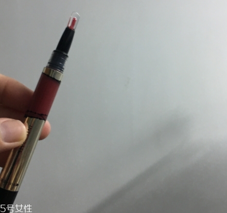 唇彩可以帶上飛機(jī)嗎？不用過(guò)于擔(dān)心