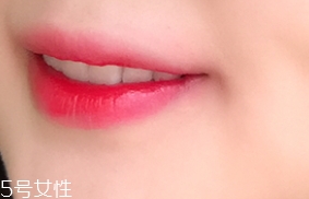 唇彩怎么涂？按照步驟涂抹