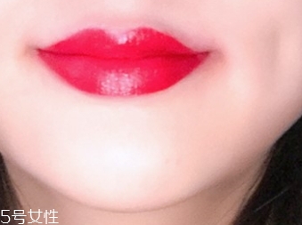 唇彩怎么涂？按照步驟涂抹
