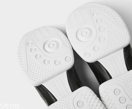 zara低配版巴黎世家襪子鞋多少錢_在哪買？