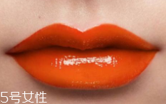 怎么涂口紅不顯唇紋？關(guān)鍵是做好打底