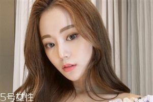 凌亂小卷中長發(fā)怎么弄好看？超美的凌亂小卷中長發(fā)