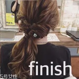 女生冬天長發(fā)怎么編好看？長發(fā)妹紙才懂得的痛