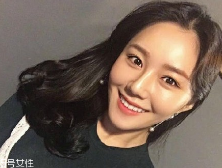 凌亂小卷中長發(fā)怎么弄好看？超美的凌亂小卷中長發(fā)