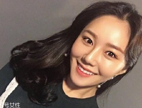 凌亂小卷中長發(fā)怎么弄好看？超美的凌亂小卷中長發(fā)