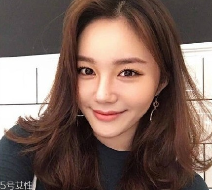 凌亂小卷中長發(fā)怎么弄好看？超美的凌亂小卷中長發(fā)