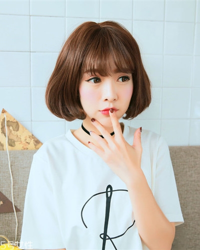 小個子女生適合什么發(fā)型？蓬松隨意效果