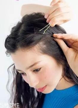 女生冬天長發(fā)怎么編好看？長發(fā)妹紙才懂得的痛
