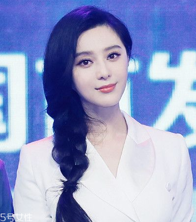 女生冬天長發(fā)怎么編好看？長發(fā)妹紙才懂得的痛