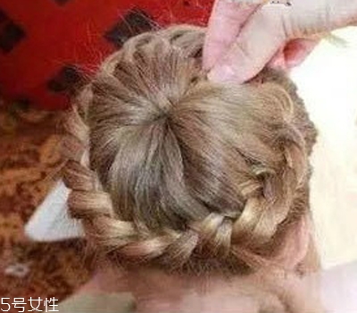 小女孩扎什么頭發(fā)好看？小公主發(fā)型大全
