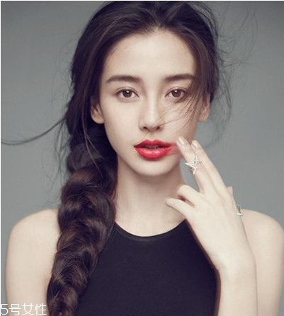 女生冬天長發(fā)怎么編好看？長發(fā)妹紙才懂得的痛