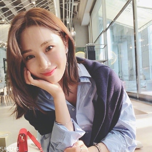 齊肩直發(fā)染什么顏色好看？簡(jiǎn)單好看的齊肩發(fā)扎法