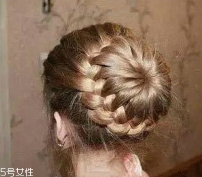 小女孩扎什么頭發(fā)好看？小公主發(fā)型大全
