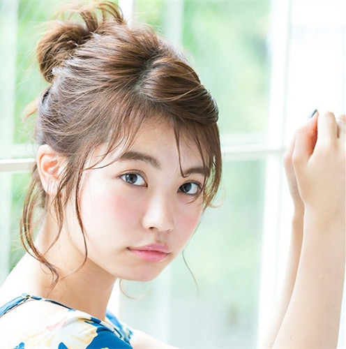 圓臉妹子怎么扎丸子頭好看？根據(jù)臉型選發(fā)型