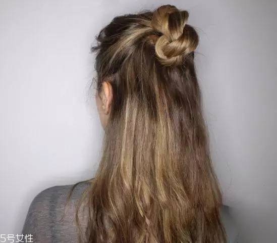 女生冬天長發(fā)怎么編好看？長發(fā)妹紙才懂得的痛