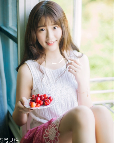 小個子女生適合什么發(fā)型？蓬松隨意效果