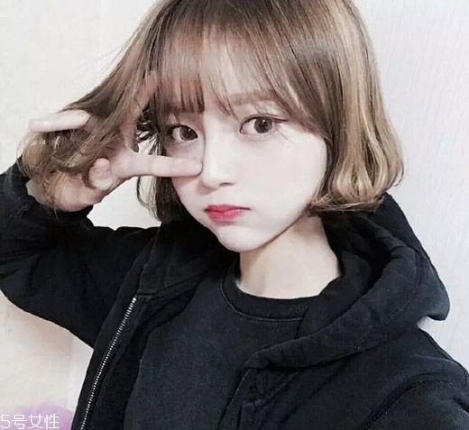 小個子女生適合什么發(fā)型？蓬松隨意效果
