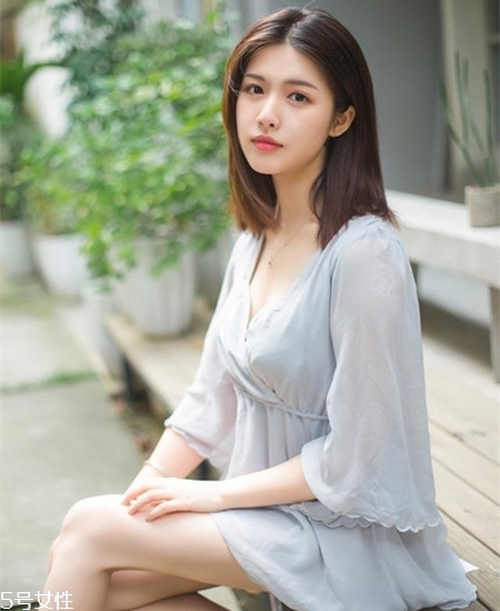齊肩直發(fā)染什么顏色好看？簡(jiǎn)單好看的齊肩發(fā)扎法