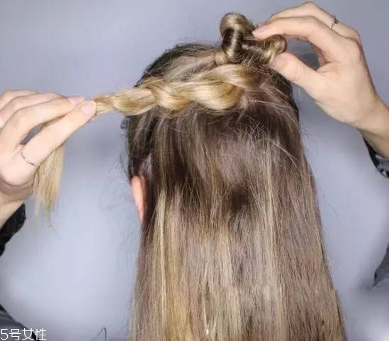 女生冬天長發(fā)怎么編好看？長發(fā)妹紙才懂得的痛