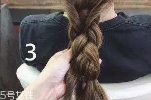 女生冬天長發(fā)怎么編好看？長發(fā)妹紙才懂得的痛