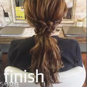 女生冬天長發(fā)怎么編好看？長發(fā)妹紙才懂得的痛