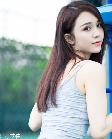 秋冬適合什么顏色的頭發(fā)？再燙個卷發(fā)更秋冬