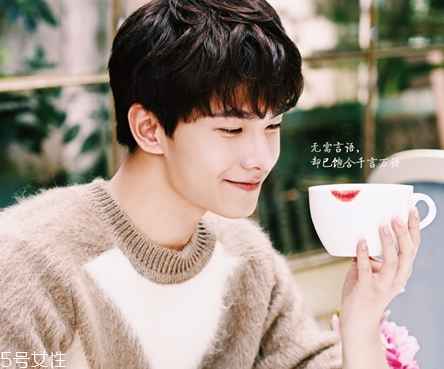 嬌蘭親親567是什么顏色？活色生香吻的秘訣