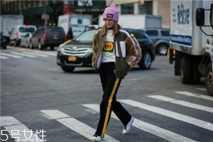 校服褲搭配什么鞋子？不同鞋子不同風(fēng)格
