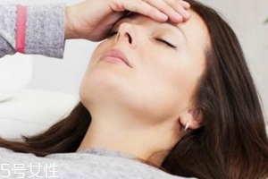 經(jīng)期怎么護膚保養(yǎng)皮膚？4招教你搞定經(jīng)期肌膚問題