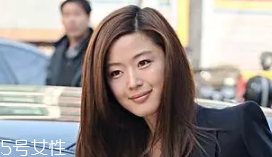 臥蠶和眼袋的區(qū)別是什么？臥蠶是肌肉眼袋是肥肉