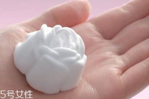 泡沫洗面奶可以帶上飛機(jī)嗎？可以帶上飛機(jī)但有容積限制