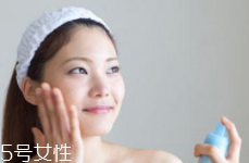 保濕爽膚水什么時(shí)候用？早中晚都必須用