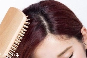 怎么讓頭發(fā)蓬松？換個(gè)方向分發(fā)線