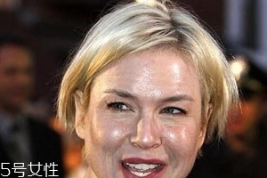 底妝脫妝怎么辦？及時(shí)補(bǔ)水拯救脫妝尷尬
