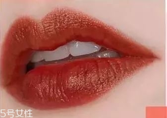 素顏適合什么顏色口紅？增添氣色又顯白