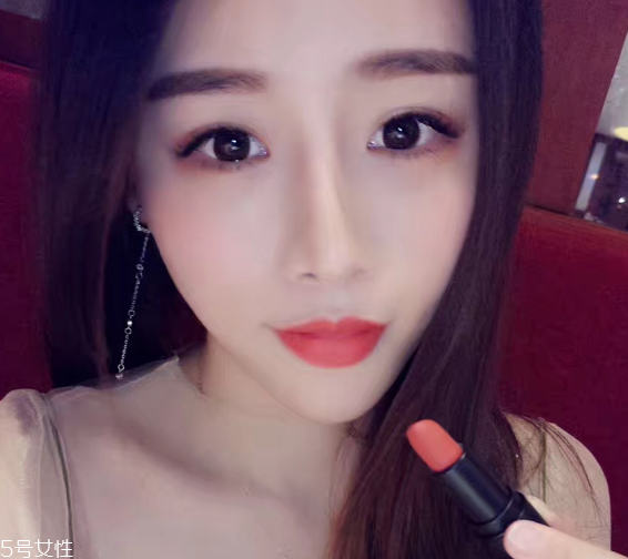 素顏適合什么顏色口紅？增添氣色又顯白