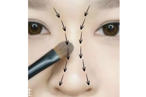 怎么把鼻梁畫高？小白都能駕馭的四步鼻梁修容法