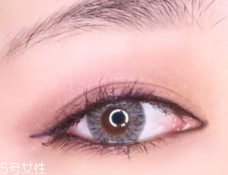紫色眼影怎么畫好看？淡紫色超有女人味
