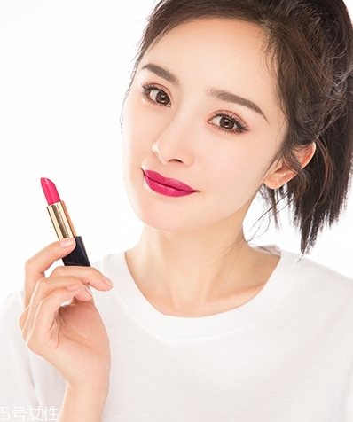 雅詩蘭黛口紅哪個(gè)系列好？?jī)A慕vs戀愛唇膏