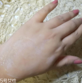 Florena護(hù)手霜怎么樣？滋潤(rùn)美白打造纖纖玉手