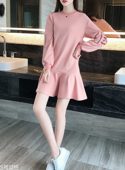 學(xué)院風(fēng)連衣裙怎么搭配？重新回到學(xué)生時(shí)代