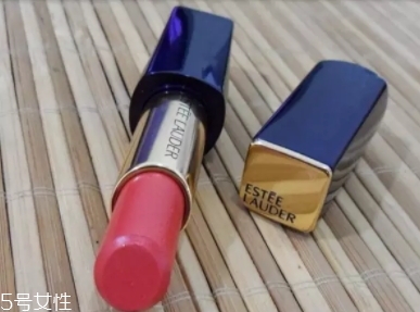 雅詩蘭黛330和320哪個好看？傾慕唇膏一見傾心