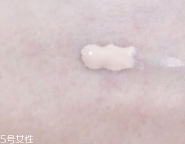 雅詩(shī)蘭黛粉底液和bb霜哪個(gè)好？