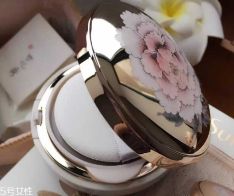 雪花秀氣墊和ysl氣墊哪個(gè)好？補(bǔ)妝也會(huì)很自然