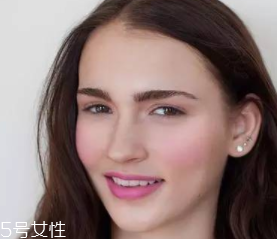 腮紅和口紅如何搭配？色彩不要太多