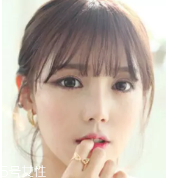 什么女孩適合不留劉海？圓臉妹子掀起劉海更適合你