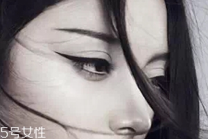 眼線畫歪了怎么辦？干脆暈成煙熏妝