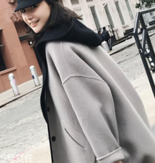 白領女性赴約穿什么好？長款氣質(zhì)大衣有格調(diào)和氣質(zhì)
