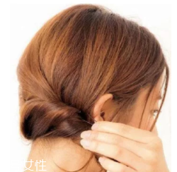 長臉適合什么樣的燙發(fā)？大波浪長發(fā)溫柔睿智